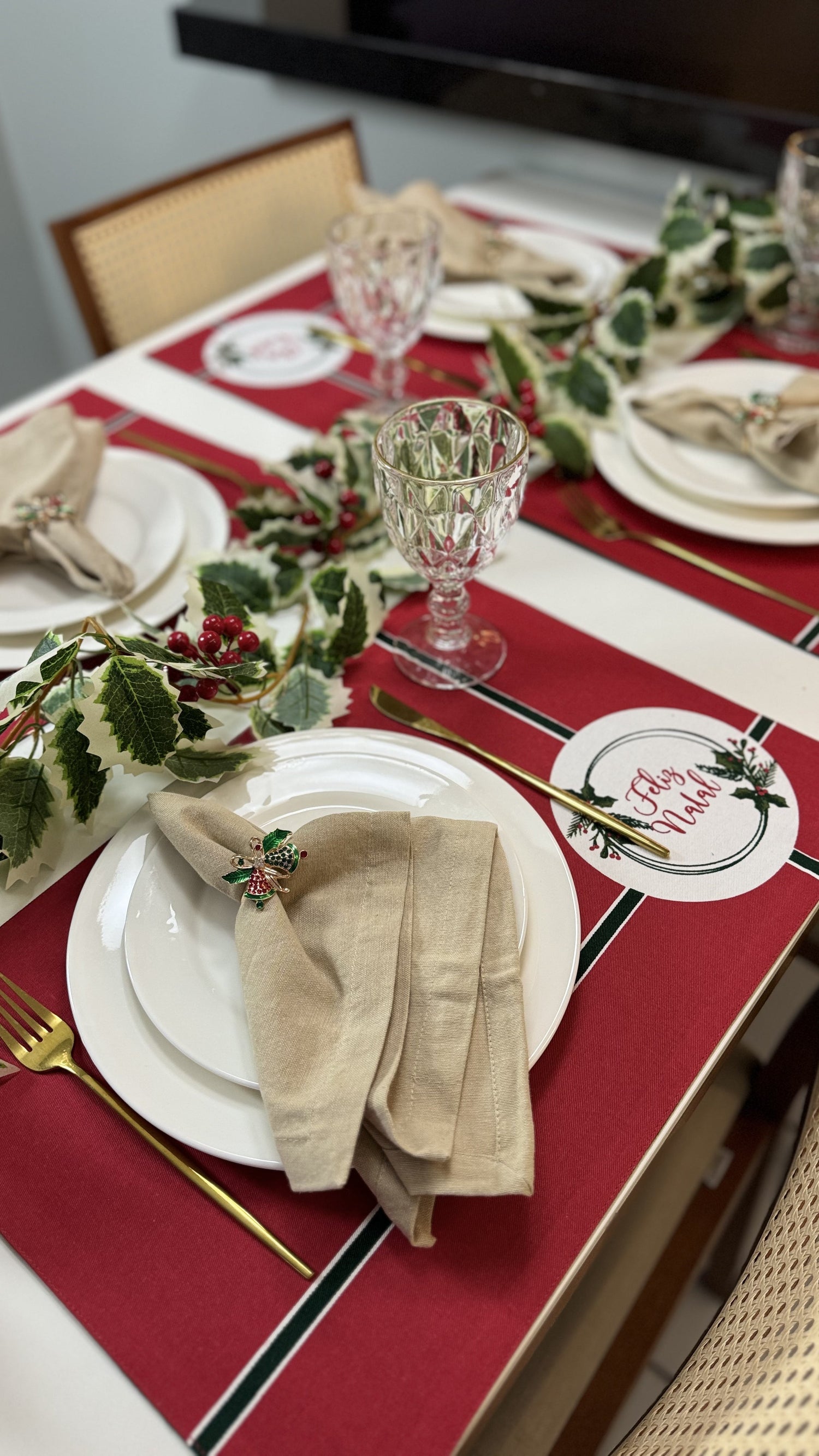 Anéis para Guardanapo Natalinos - Kit com 4 Coleção Mesa Posta - Anéis para Guardanapo Estilo Flor Artificial Design & Casa