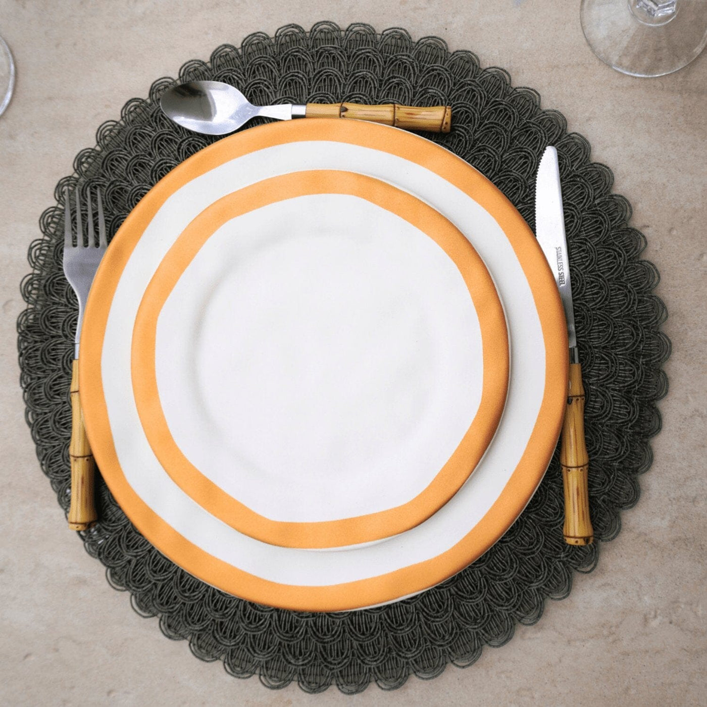 Aparelho de Jantar Amassado Bege Cerâmica Coleção Mesa Posta- Aparelho de Jantar Amassado Bege Cerâmica Design & Casa