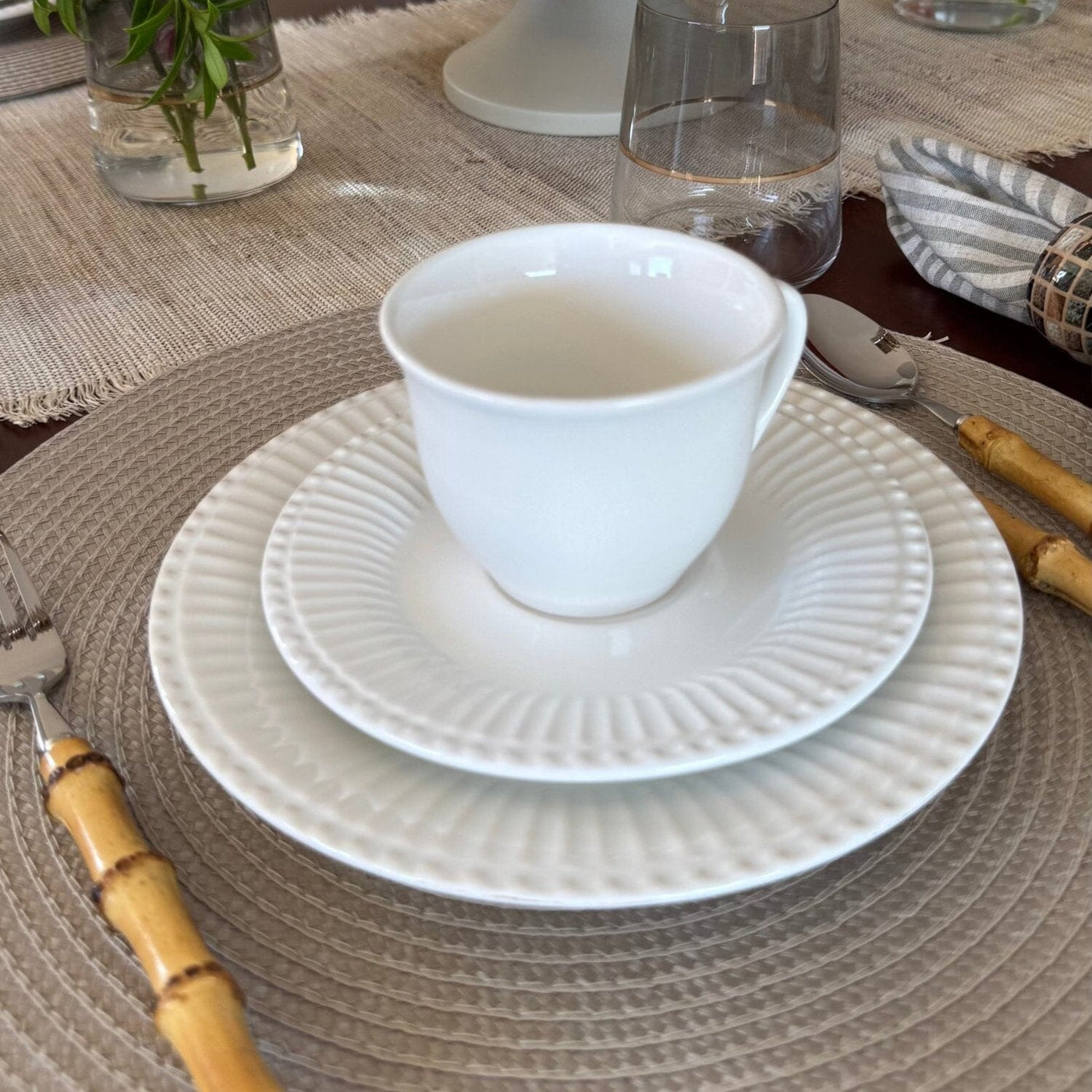 Aparelho de Jantar Frisado Branco Cerâmica Coleção Mesa Posta- Aparelho de Jantar Frisado Branco Cerâmica Design & Casa