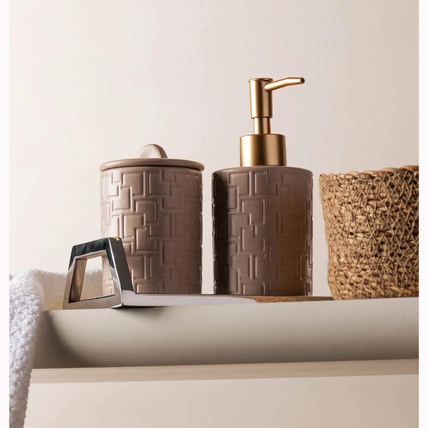 Conjunto 2 Peças para Banheiro de Cerâmica Tetri Bege Coleção Banheiro- Conjunto 2 Peças para Banheiro de Cerâmica Tetri Bege Design & Casa