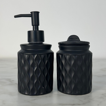 Conjunto 2 Peças para Banheiro de Cerâmica Wave - Wolff Coleção Banheiro- Conjunto 2 Peças para Banheiro de Cerâmica Wave - Wolff Design & Casa