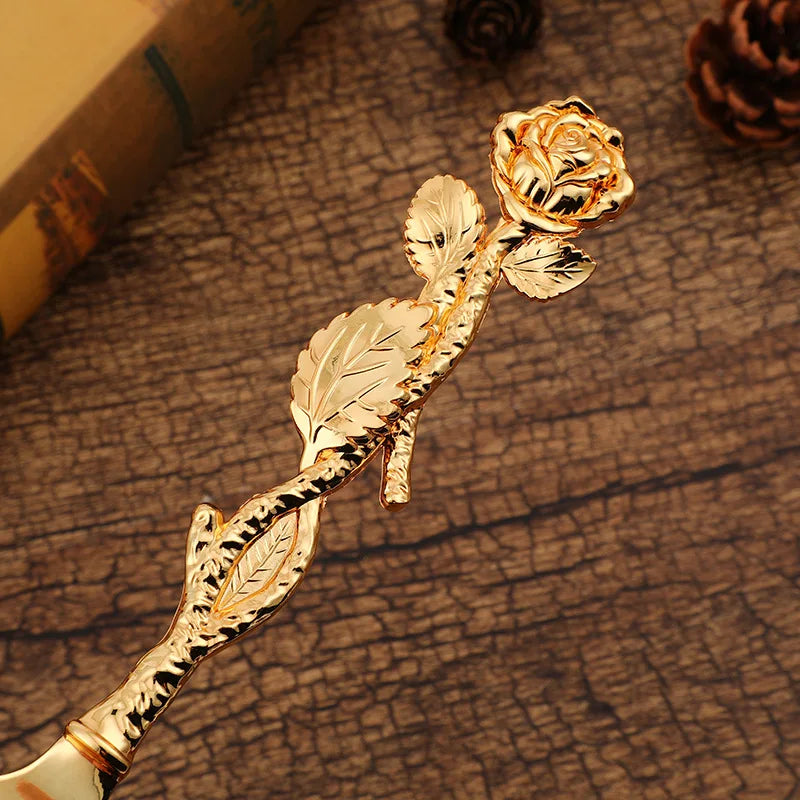 Espátula e Cortador De Bolo Flor Esculpida Dourada Espátula e Cortador De Bolo Flor Esculpida Dourada LightHousi