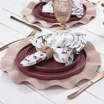 Jogo Americano Rosé com Bordas Onduladas Coleção Mesa Posta- Jogo Americano Rosé com Bordas Onduladas Design & Casa