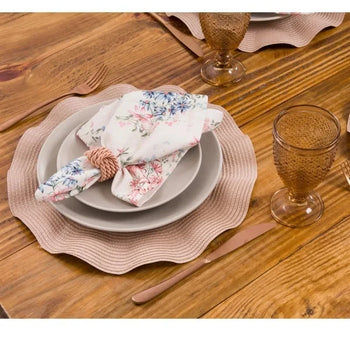 Jogo Americano Rosé com Bordas Onduladas Coleção Mesa Posta- Jogo Americano Rosé com Bordas Onduladas Design & Casa