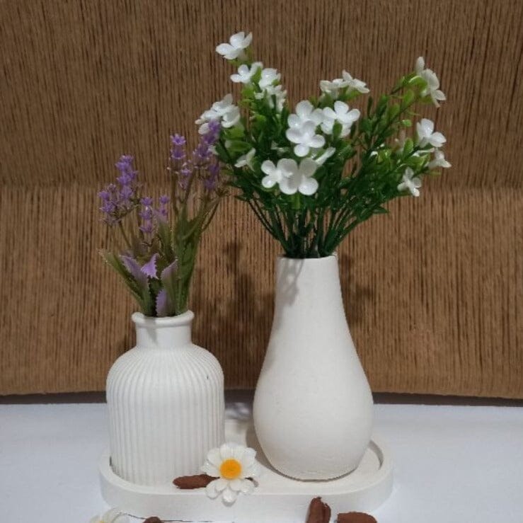 Kit com 2 Vasos Decorativos de Gesso Kit com 2 Vasos Decorativos de Gesso Design & Casa