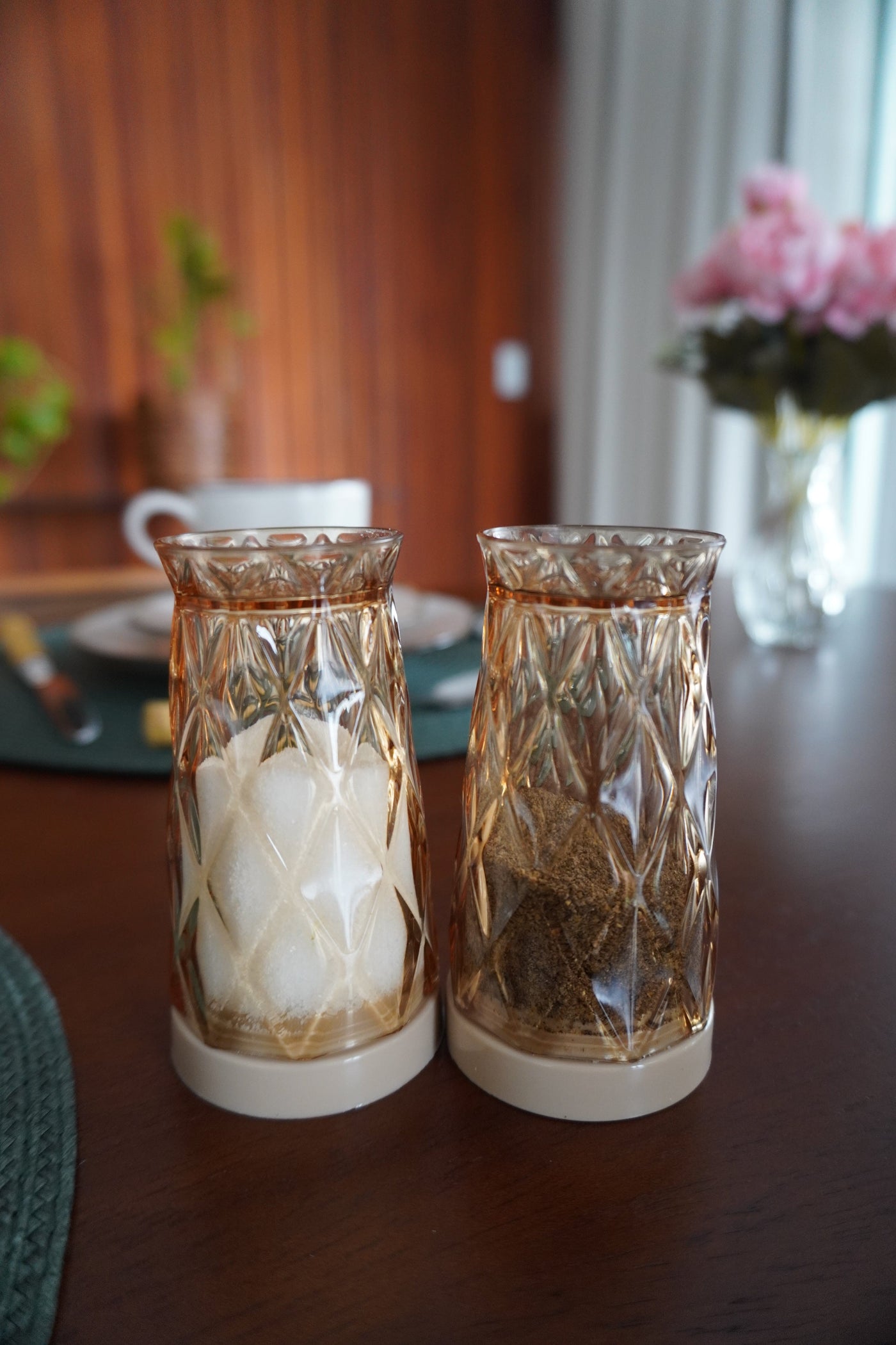 Kit Saleiro e Pimenteiro Glamour Kit Saleiro e Pimenteiro Glamour Design & Casa