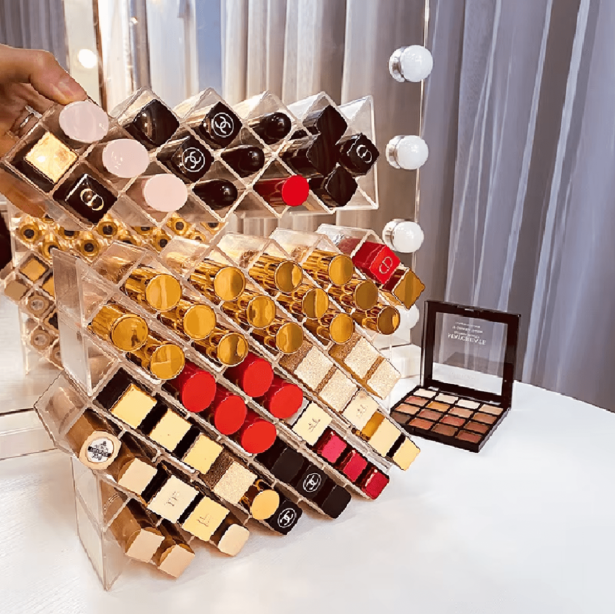 Organizador de Batons e Glosses Acrílico em Formato Colmeia Organizador de Batons e Glosses Acrílico em Formato Colmeia Design & Casa