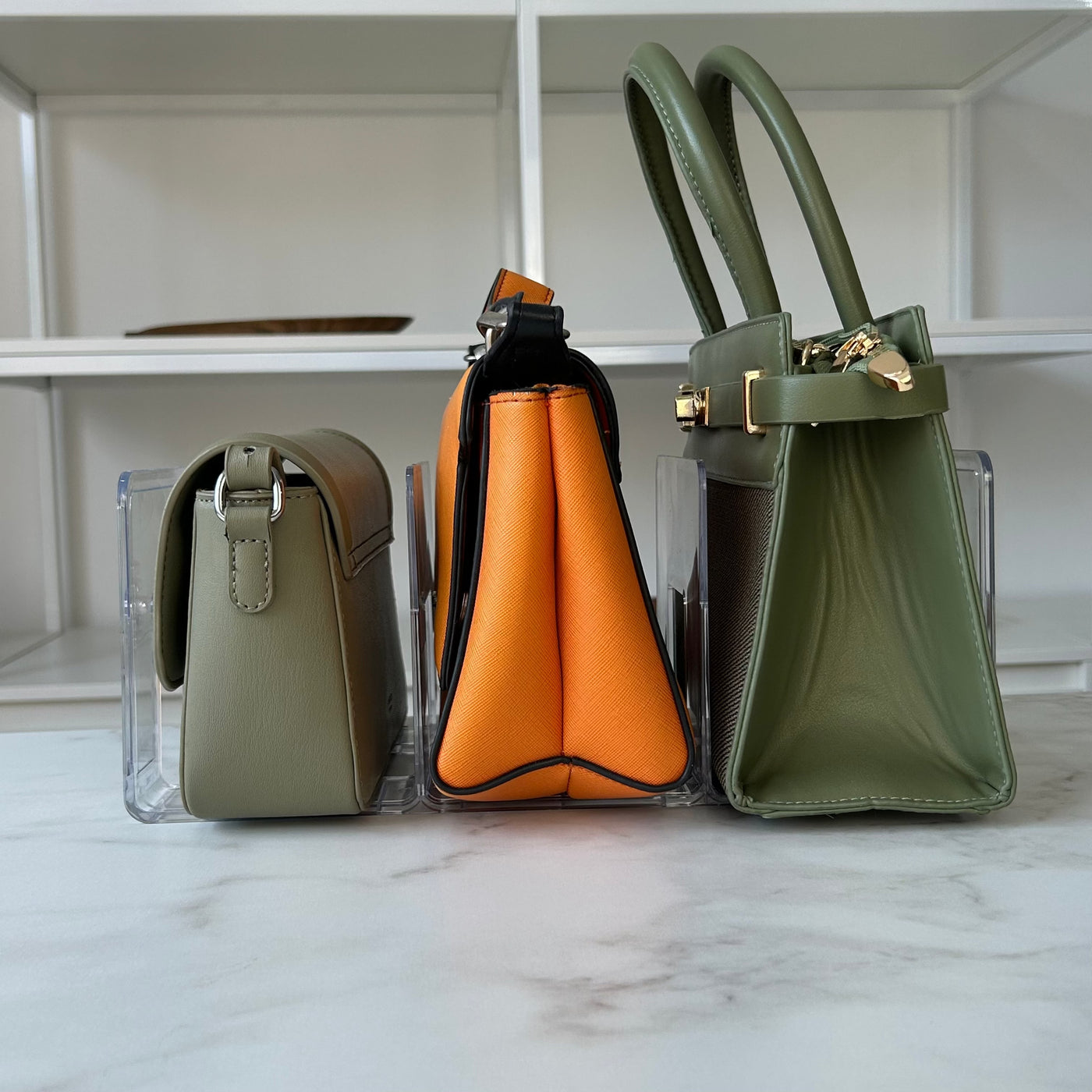 Organizador de Bolsas em Acrílico Com Divisórias p/ 4 Bolsas Coleção Organização - Organizador De Acrílico Com Divisórias Para Bolsas LightHousi