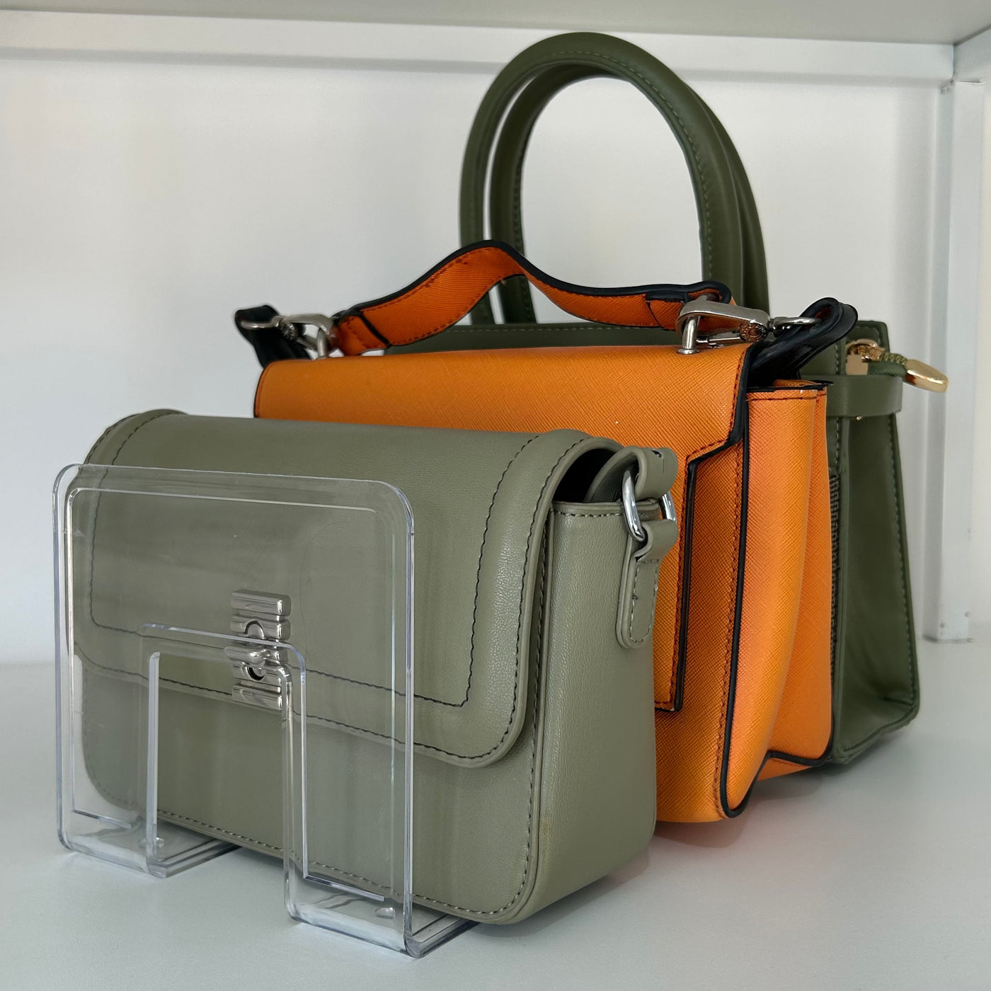 Organizador de Bolsas em Acrílico Com Divisórias p/ 4 Bolsas Coleção Organização - Organizador De Acrílico Com Divisórias Para Bolsas LightHousi