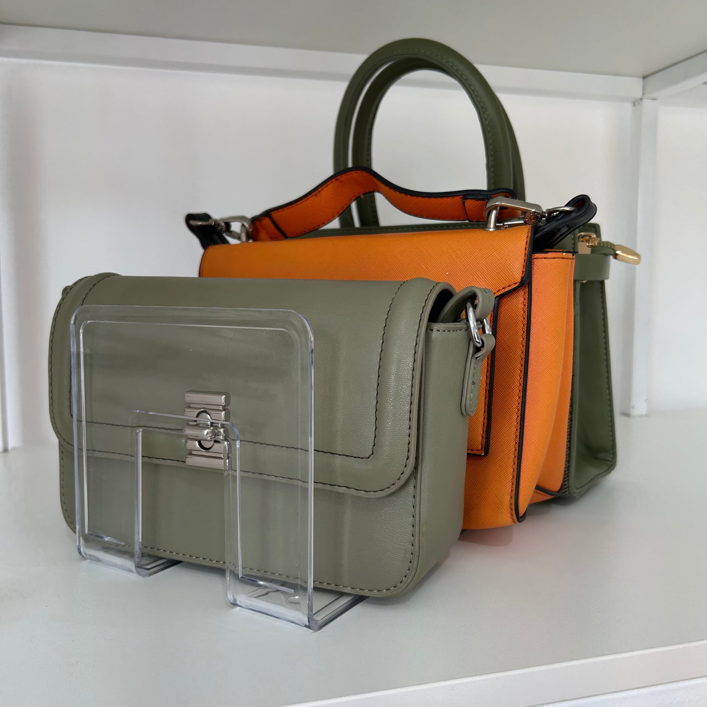 Organizador de Bolsas em Acrílico Com Divisórias p/ 4 Bolsas Coleção Organização - Organizador De Acrílico Com Divisórias Para Bolsas LightHousi Kit c/ 2 Unidades Para Bolsas Grandes (20% Off)