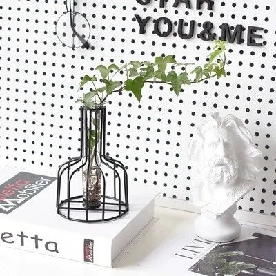 Vaso de Flor em Metal Pequeno Estilo Nórdico Design & Casa