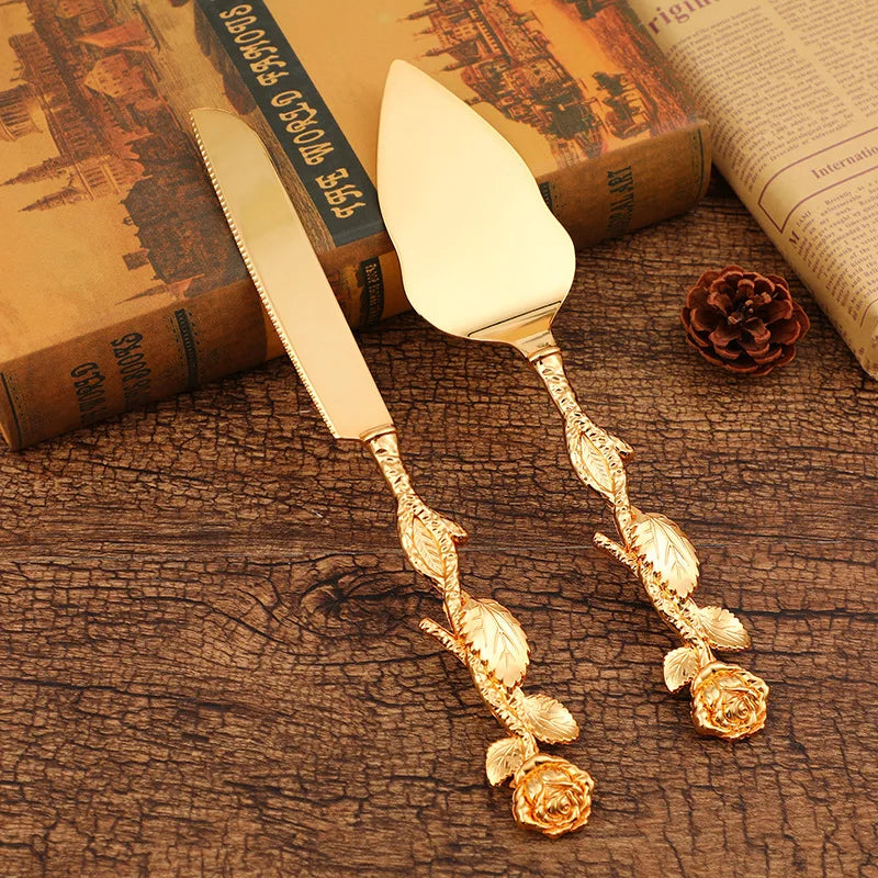 Espátula e Cortador De Bolo Flor Esculpida Dourada Espátula e Cortador De Bolo Flor Esculpida Dourada LightHousi Dourado 