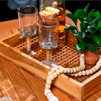 Jarra de Vidro Texturizado 1.3L com Alça em Rattan Coleção Mesa posta> Jarras- Jarra de Vidro Texturizado 1.3L com Alça em Rattan Design & Casa 