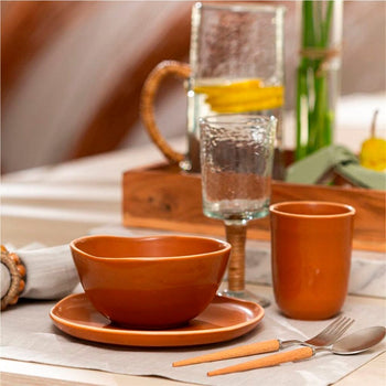 Jarra de Vidro Texturizado 1.3L com Alça em Rattan Coleção Mesa posta> Jarras- Jarra de Vidro Texturizado 1.3L com Alça em Rattan Design & Casa 