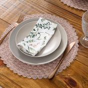 Jogo Americano Impermeável Rosé com Acabamento Escamado Coleção Mesa Posta- Jogo Americano Impermeável Rosé com Acabamento Escamado Design & Casa 