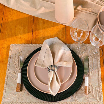 Kit com 4 Anéis para Guardanapo Dourado com Revestimento de Pastilhas Coleção Mesa posta> Anéis para guardanapo- Kit com 4 Anéis para Guardanapo Dourado com Revestimento de Pastilhas Design & Casa 