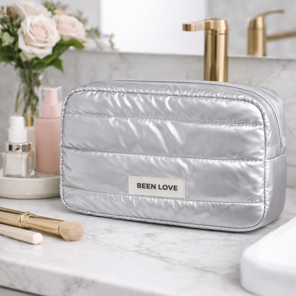 Necessaire Organizadora de Maquiagem Impermeável para Viagem - Prateada Metálica Design & Casa 