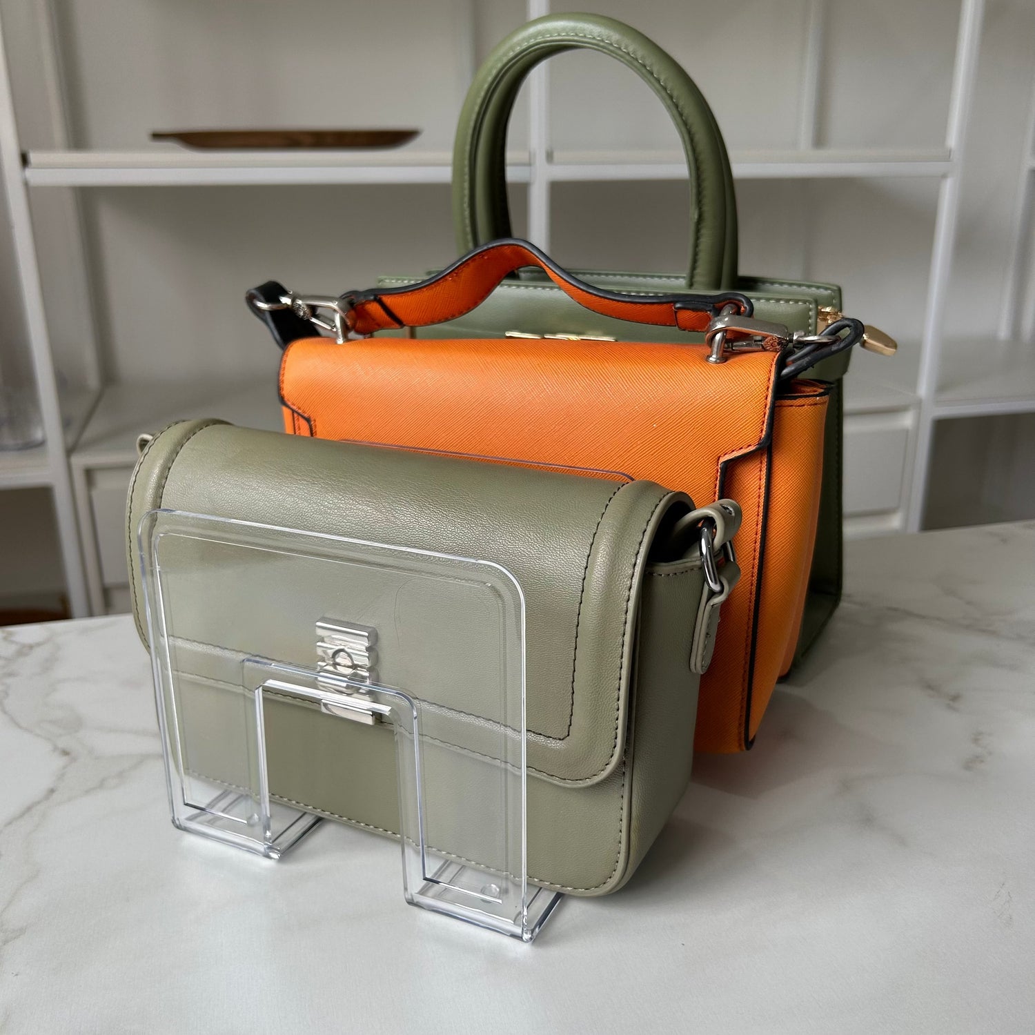 Organizador de Bolsas em Acrílico Com Divisórias p/ 4 Bolsas Coleção Organização - Organizador De Acrílico Com Divisórias Para Bolsas LightHousi 