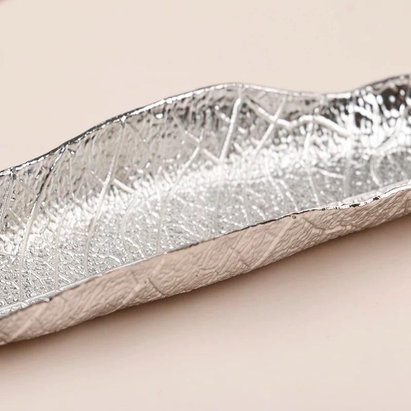 Porta Incenso e Decoração Folha Longa Metalizada Coleção Utilidades - Acessório em Formato Folha Longa como Porta Incenso e Decoração de Casa Design & Casa 